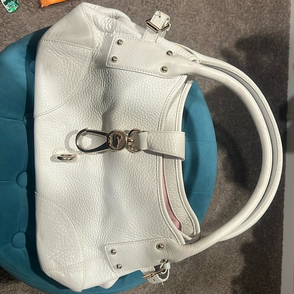 White Dooney & Bourke purse w/dust bag. Used once. Great condition. No rips/tear
